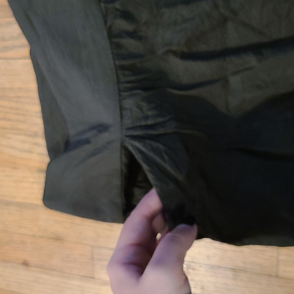 Green skirt - Picture 3 of 7